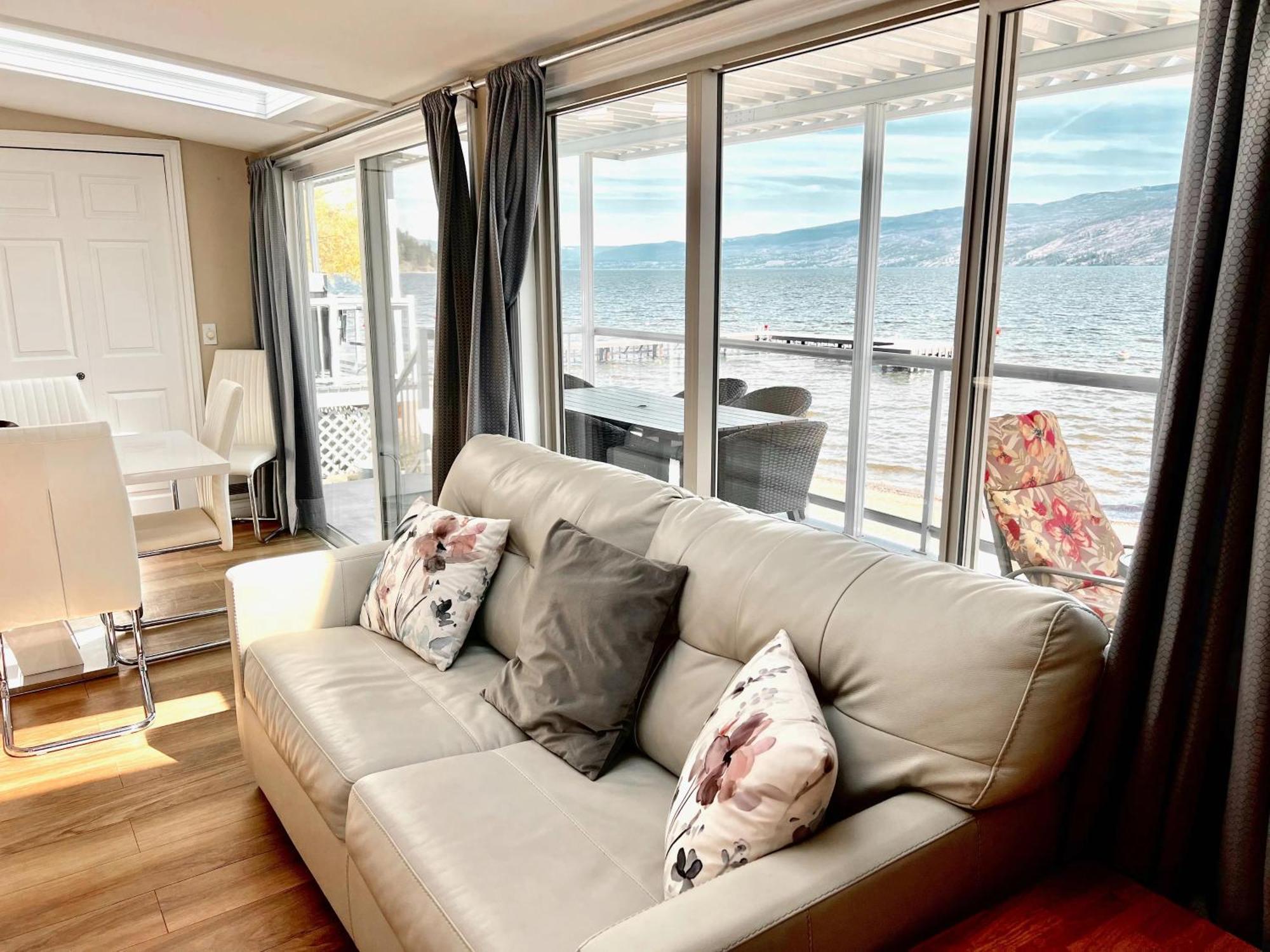 Peachland Beach Resort 외부 사진