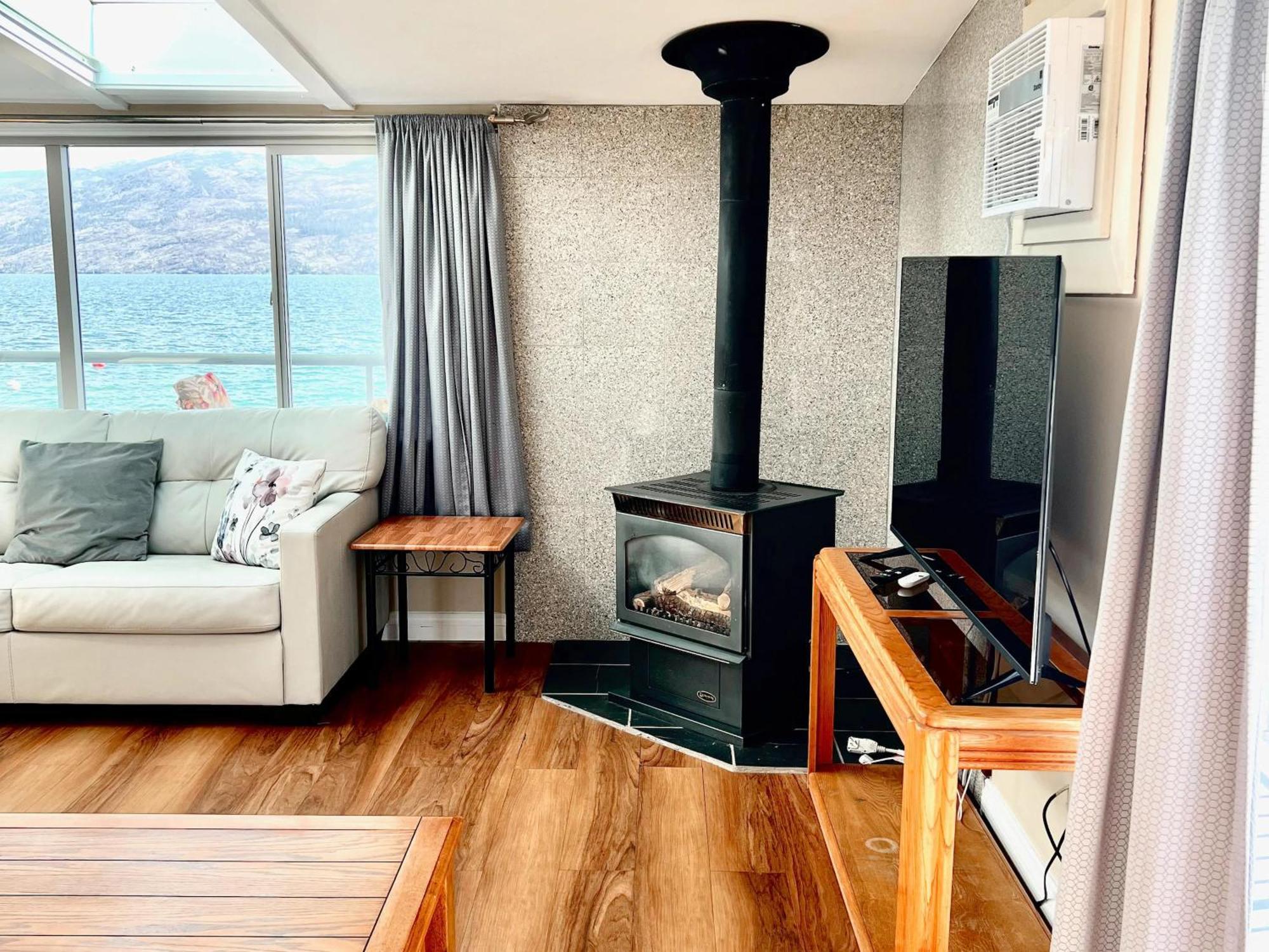 Peachland Beach Resort 외부 사진