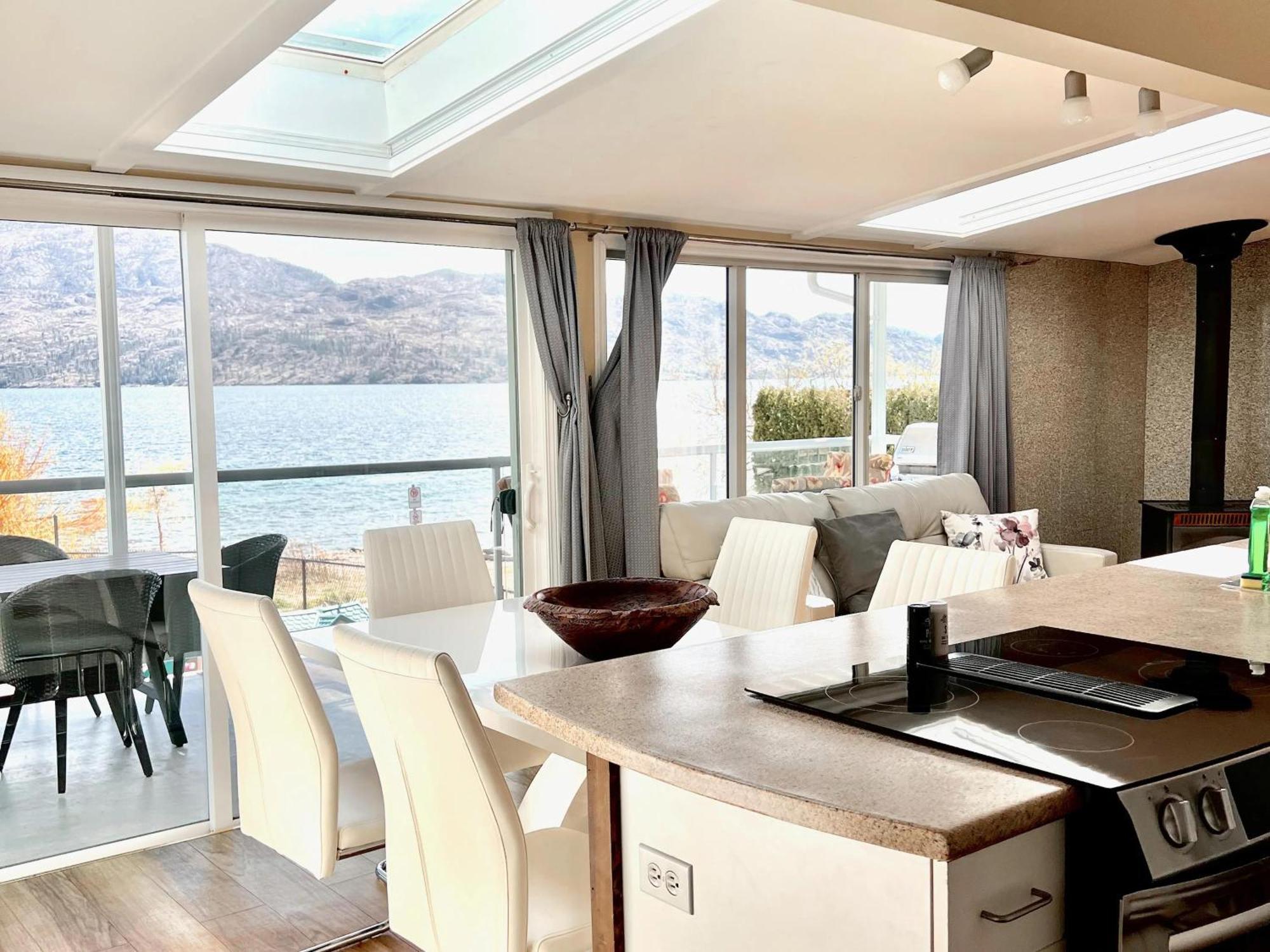 Peachland Beach Resort 외부 사진