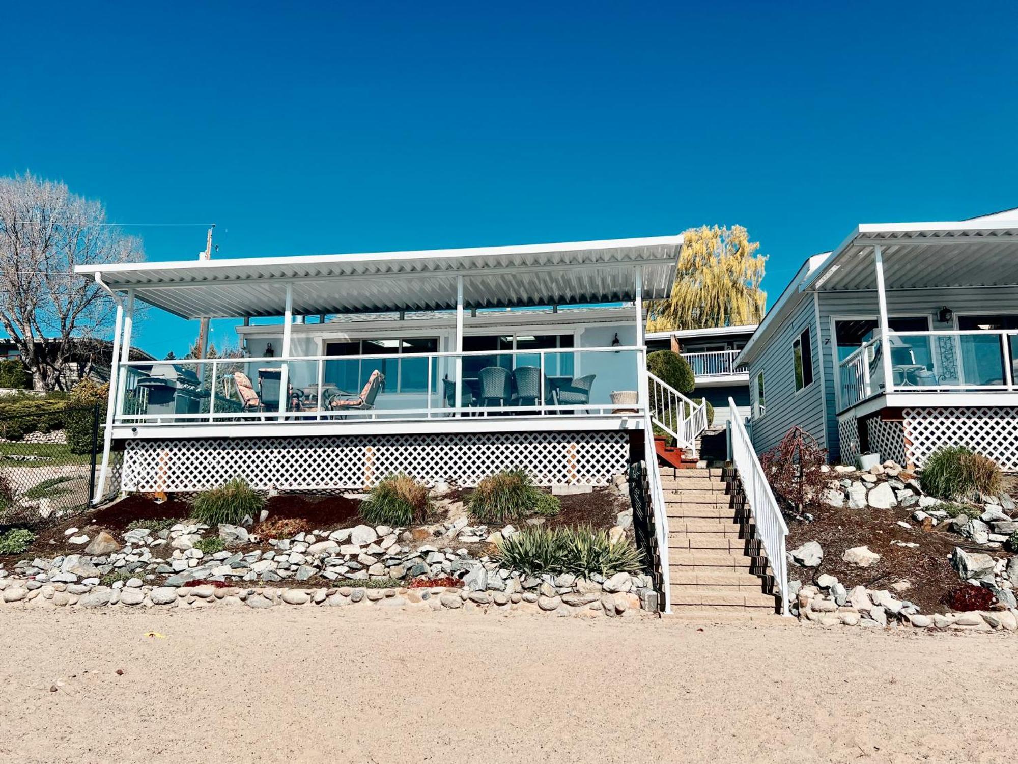Peachland Beach Resort 외부 사진