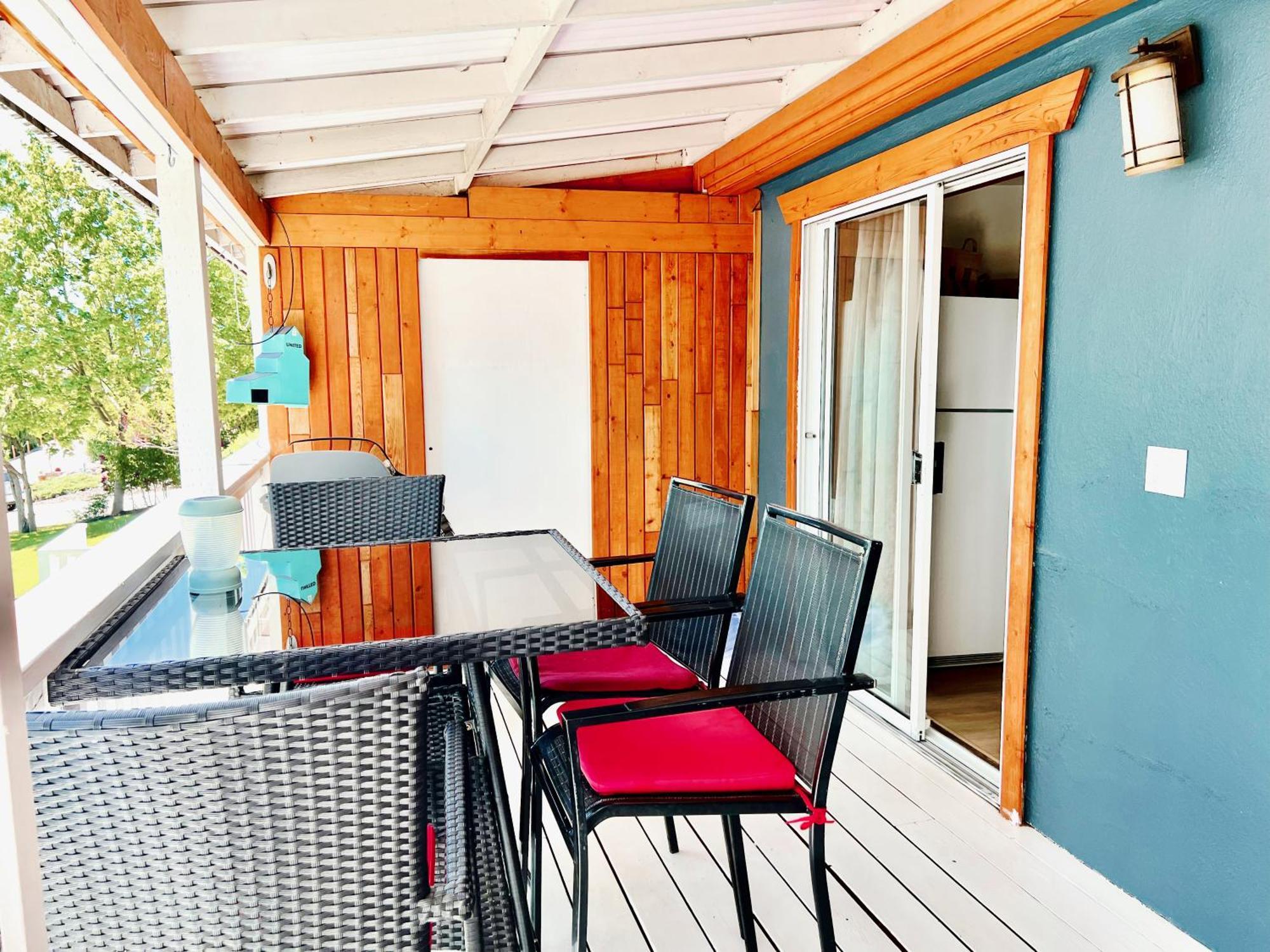 Peachland Beach Resort 외부 사진