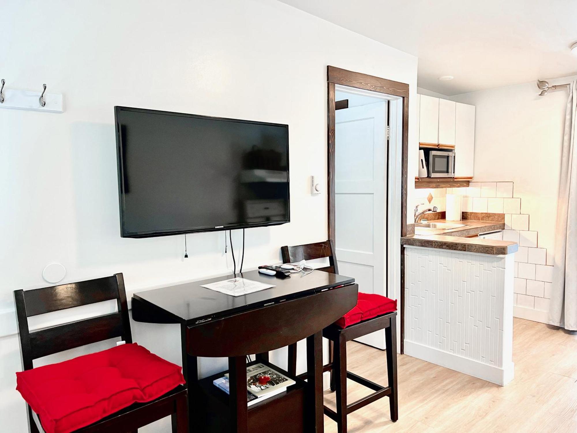 Peachland Beach Resort 외부 사진