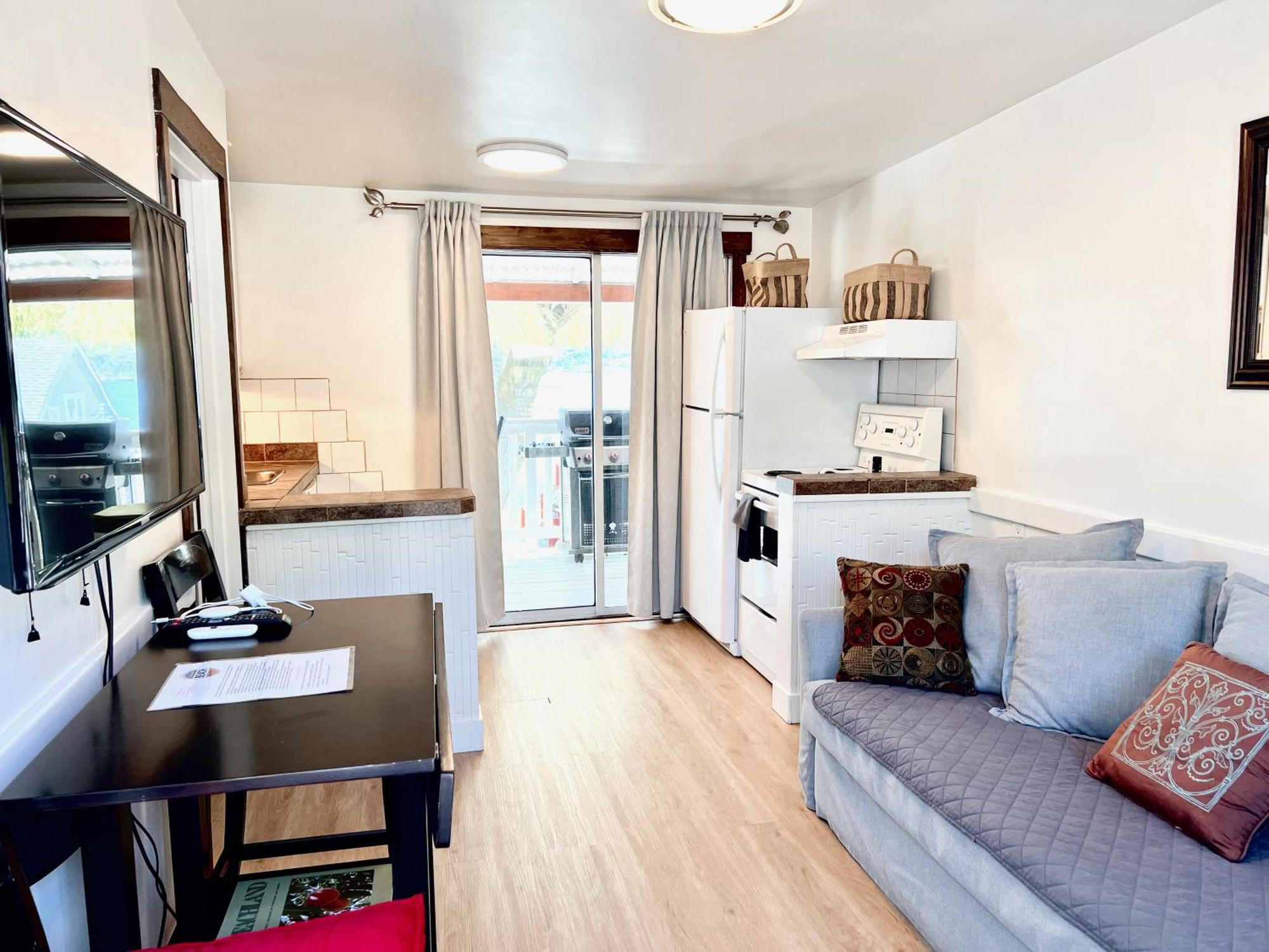 Peachland Beach Resort 외부 사진