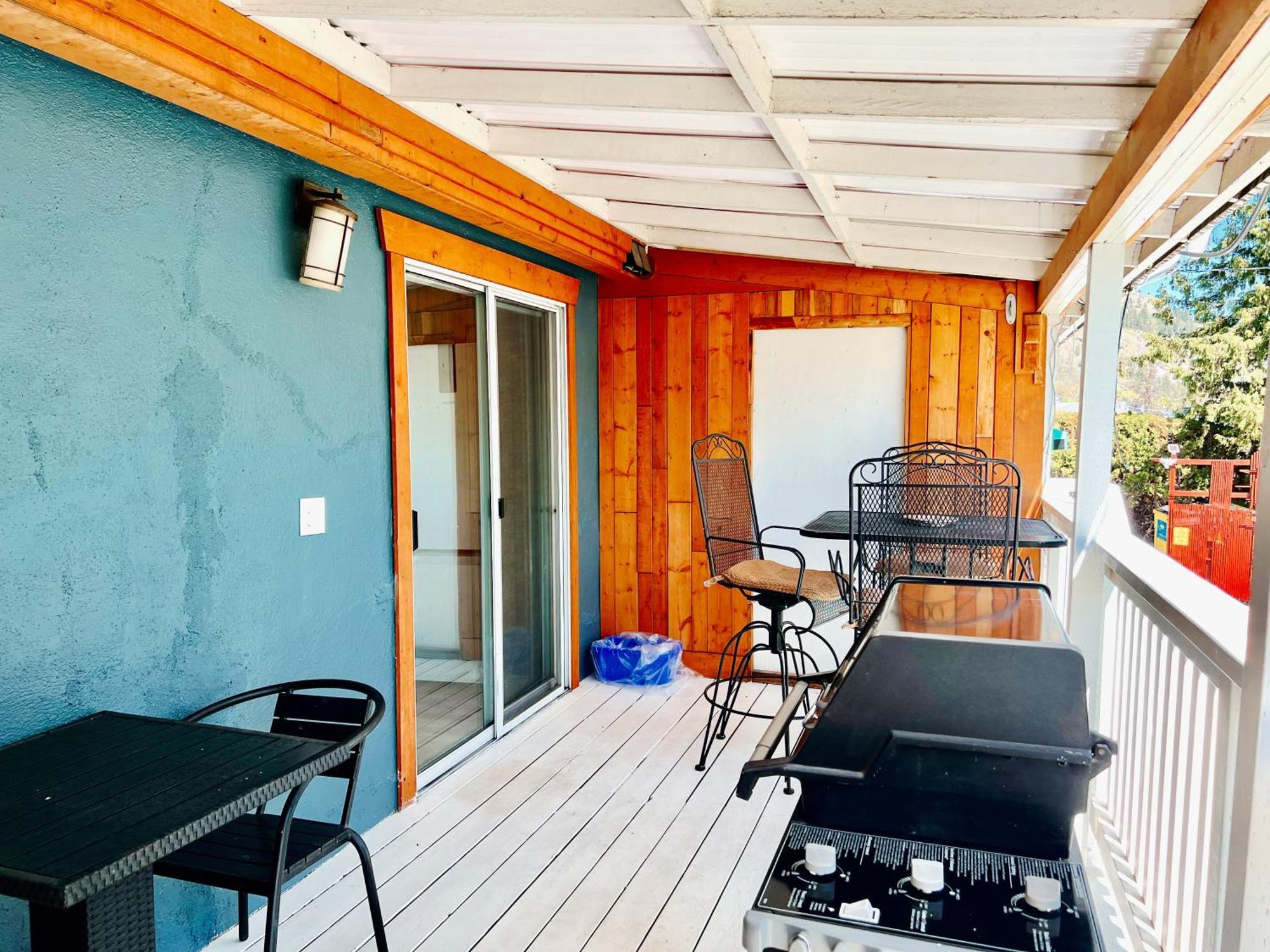 Peachland Beach Resort 외부 사진