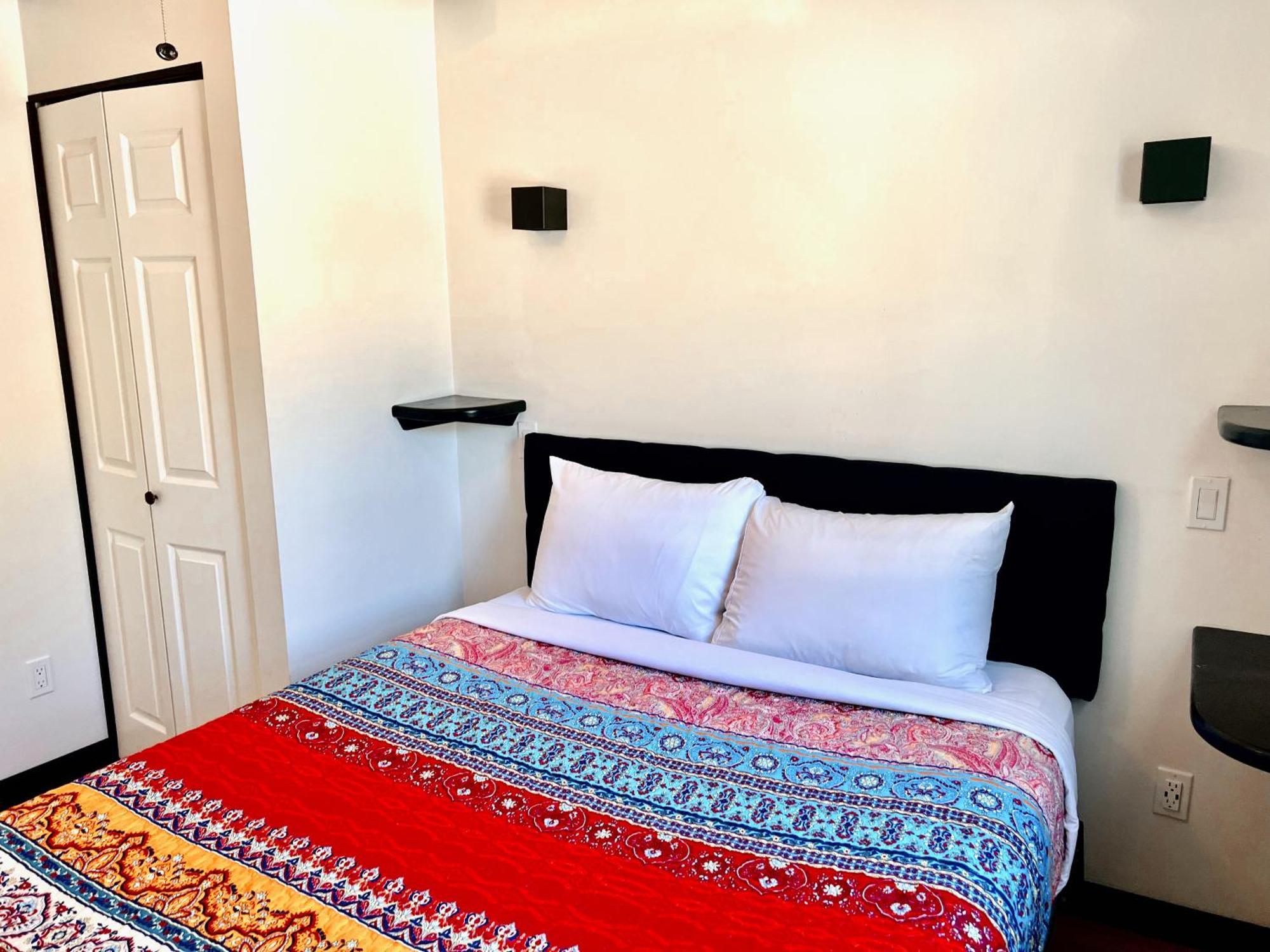 Peachland Beach Resort 외부 사진