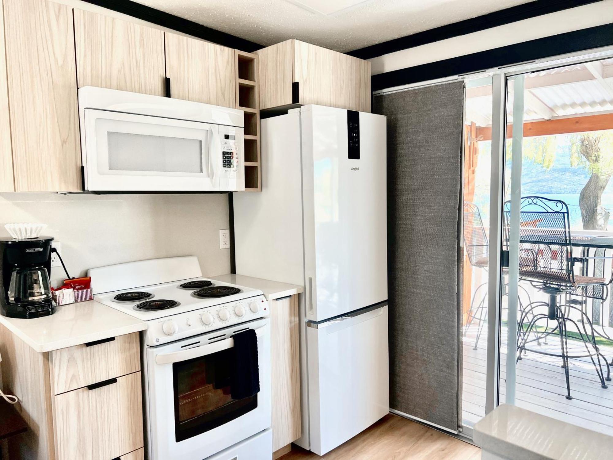 Peachland Beach Resort 외부 사진