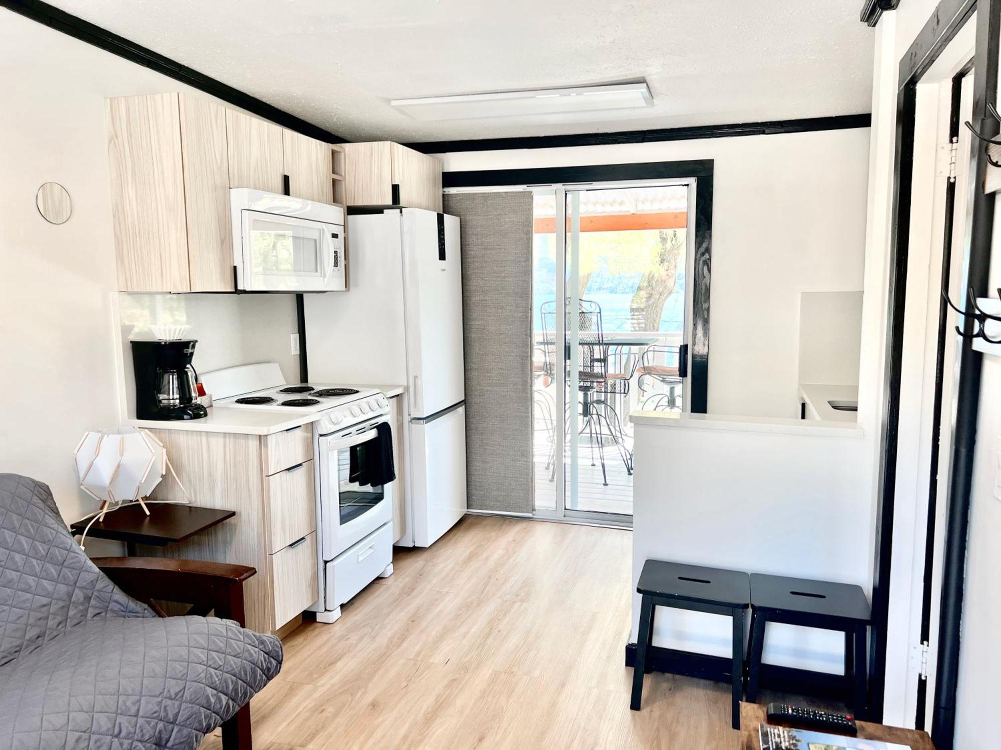 Peachland Beach Resort 외부 사진