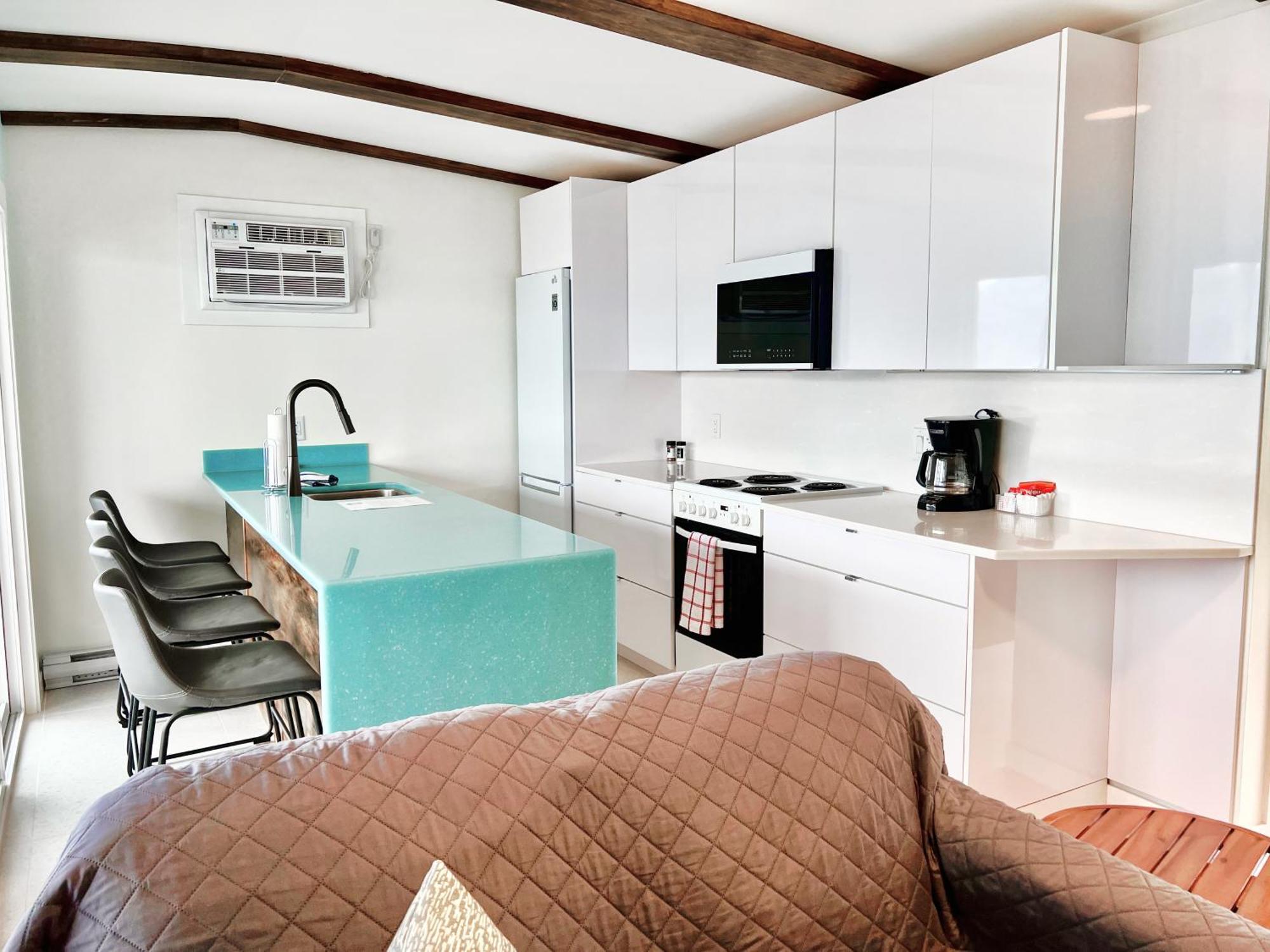 Peachland Beach Resort 외부 사진